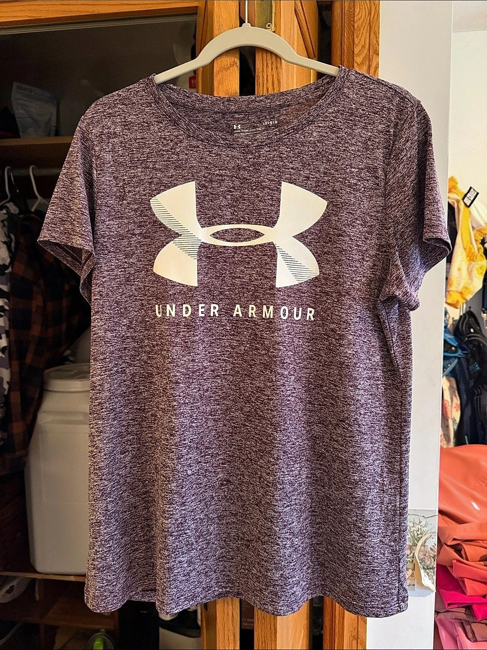 Women’s Under Armour Loose Fit Graphic Short Sleeve Tee size Large